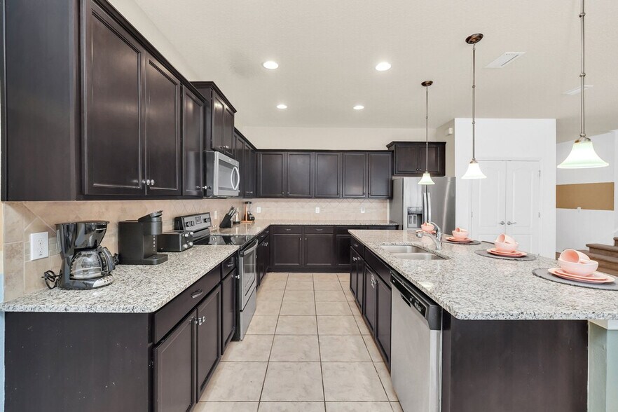 Building Photo - 8872 Qin Lp