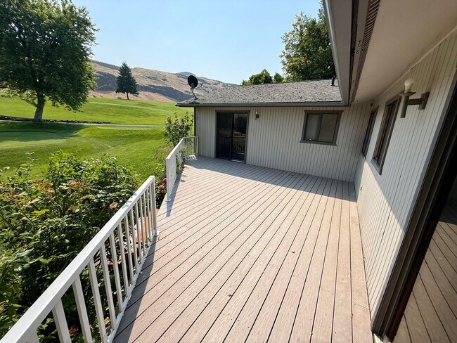 Building Photo - Beautiful Golf Course Home | 2 Bed • 2 Bath • Bonus Room