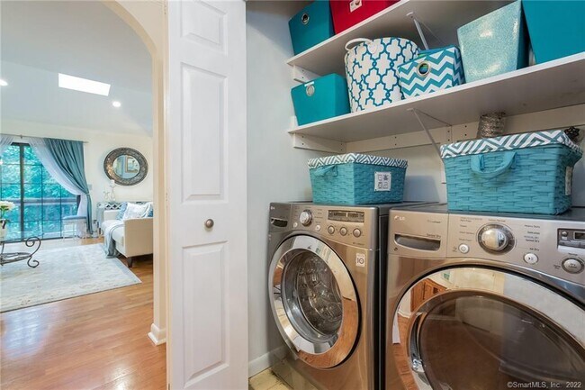 Building Photo - 197 Bridge St