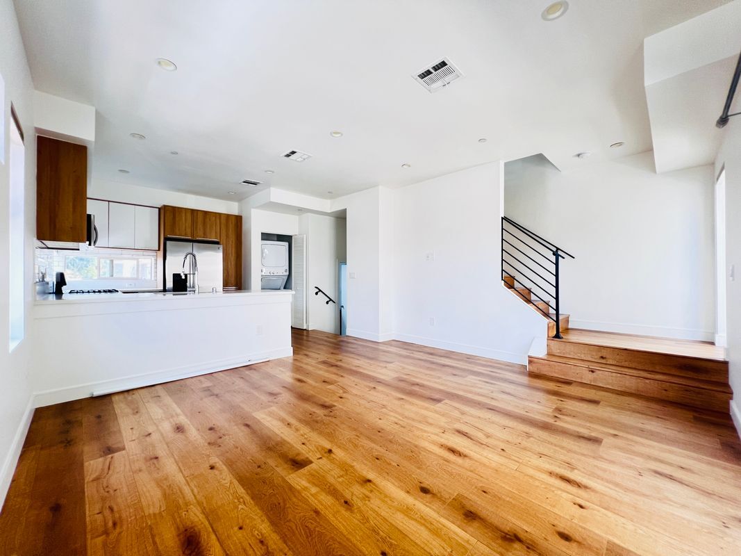 Building Photo - 1718 Miramar St