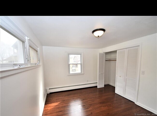 Building Photo - 266 Linwood St