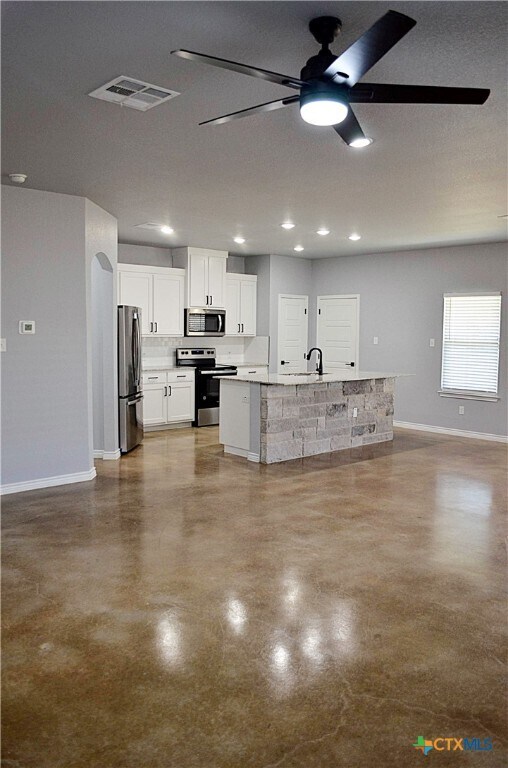 Building Photo - 745 Freedom Cir