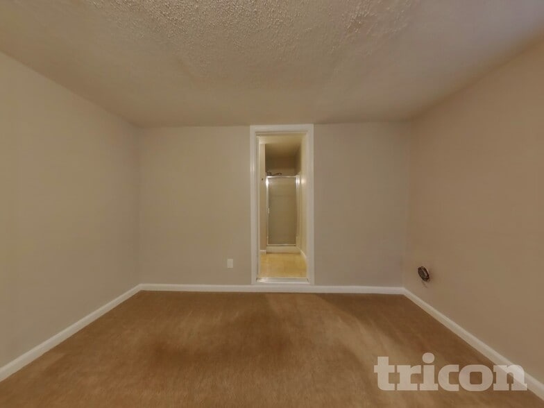 Building Photo - 421 S Abbie St