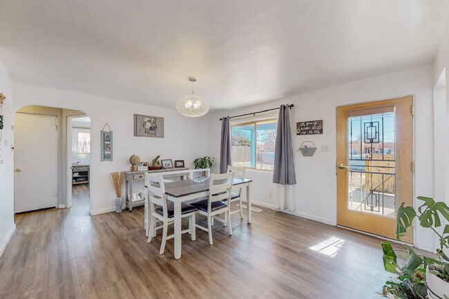 Building Photo - Charming NE Heights 3 Bedroom 2 Bath