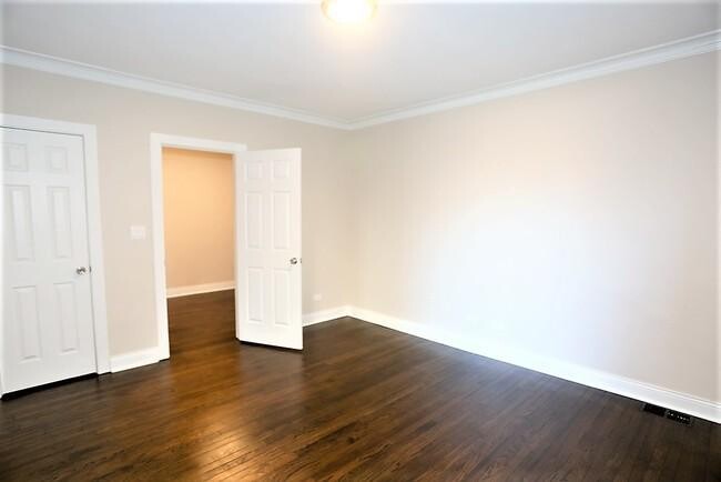 Building Photo - 2 bedroom in Chicago IL 60625