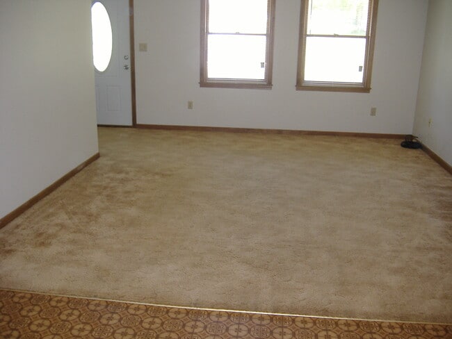 Building Photo - 619 Johns Creek Rd