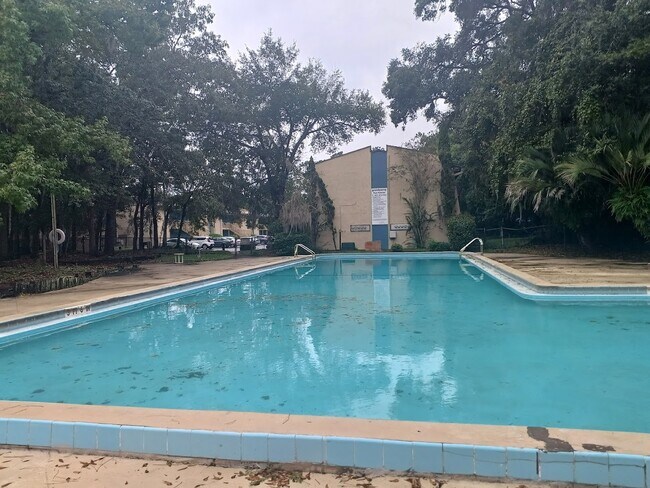 Building Photo - 2811 SW Archer Rd