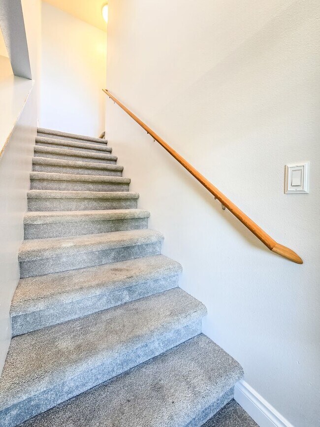 Building Photo - 4BD/2.5BA Monroe Home