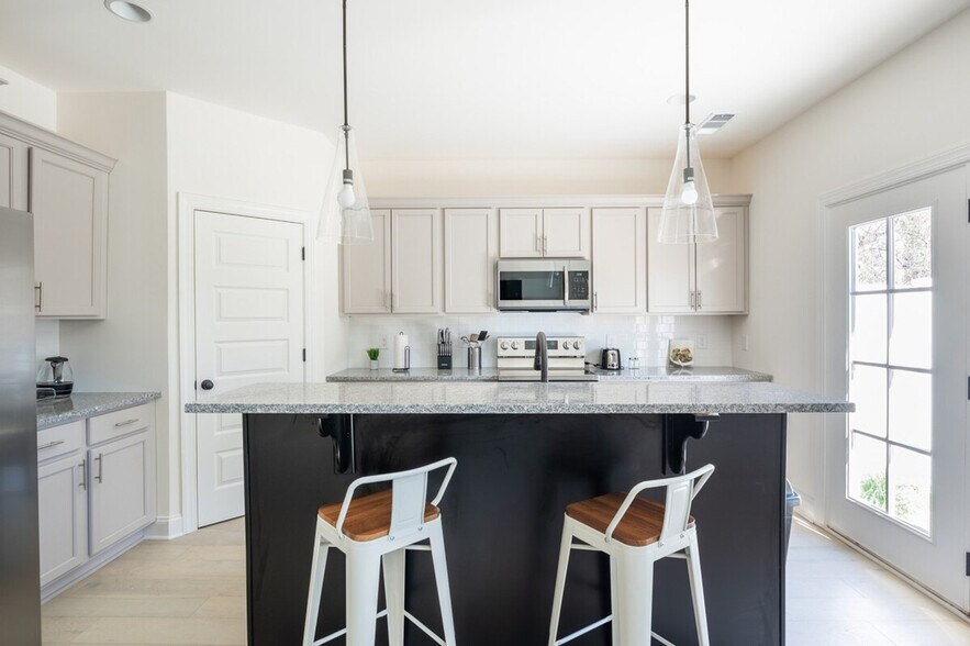 Building Photo - 3319 Old Hickory Blvd