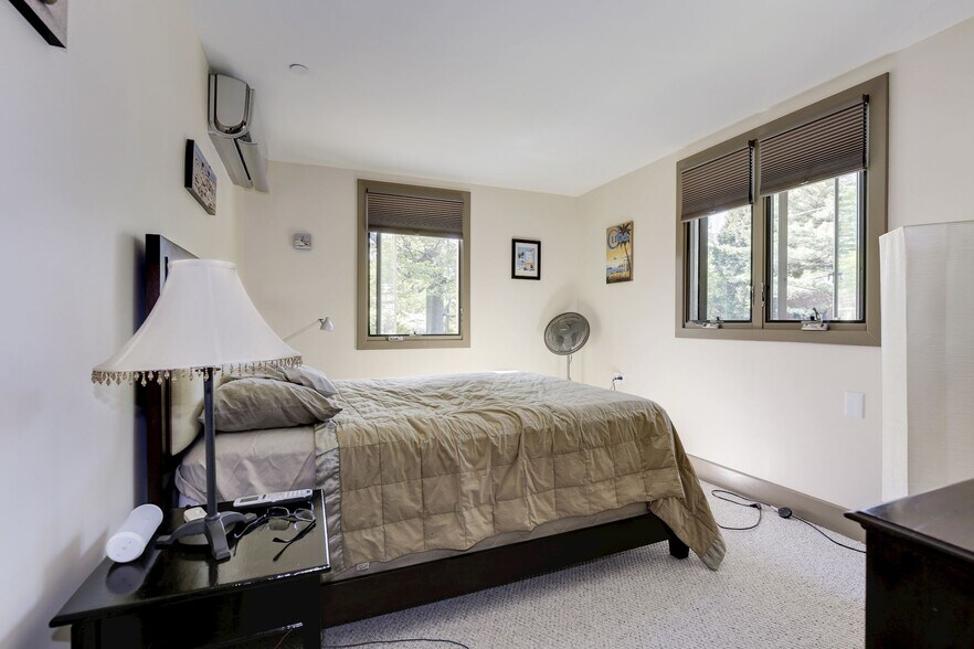 bedroom - 4949 Allan Rd