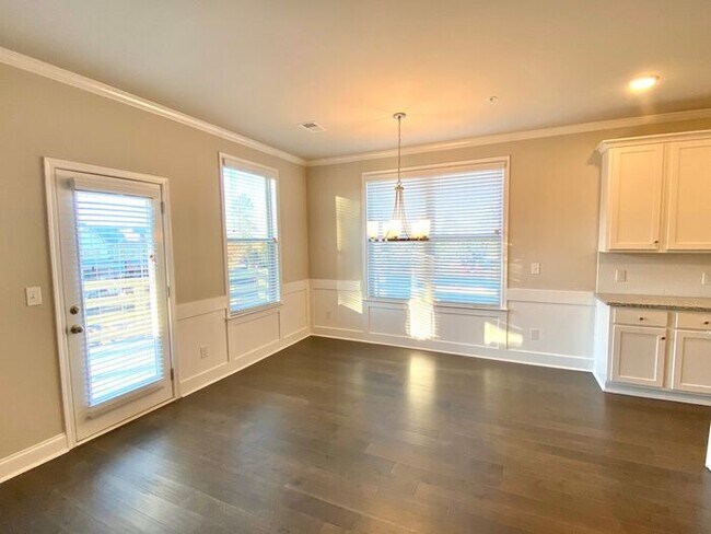 Building Photo - 538 Walton Dr
