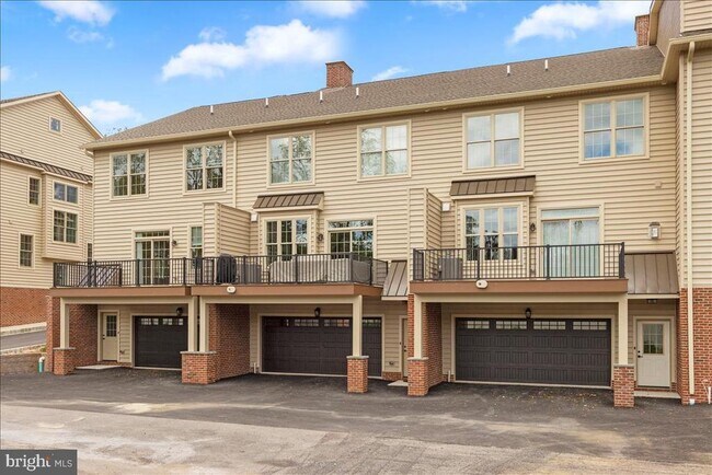 Building Photo - 264 W Ashland St