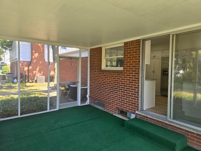 Building Photo - 15353 Huff