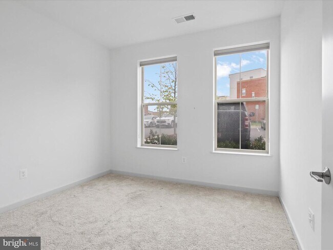 Building Photo - 10755 Fairgrounds Dr
