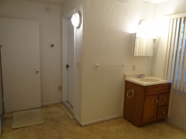 Building Photo - Port Charlotte Annual Rental. 2 bed, 2 bath, 1 carport