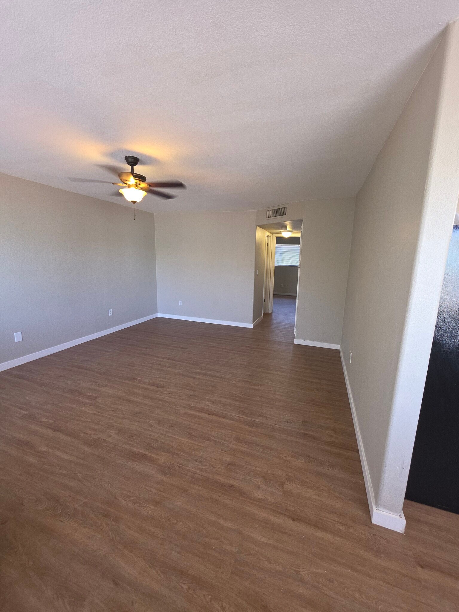 Building Photo - 8112 N 33rd Dr