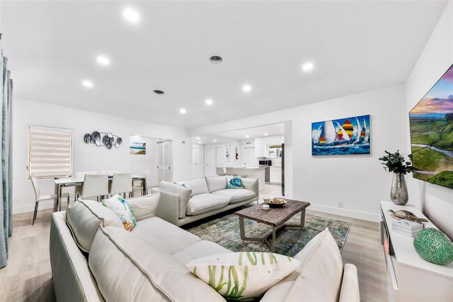 Building Photo - 3329 NE 17th St