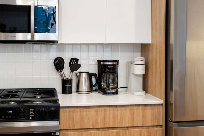 Building Photo - 6044 N Winthrop Ave