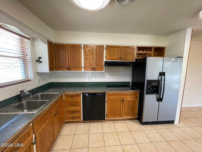 Building Photo - 135 Kent Dr