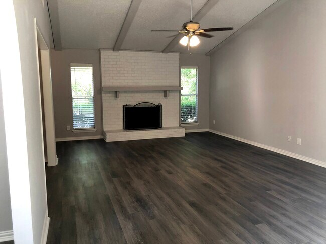 Building Photo - 1741 Crystal Way