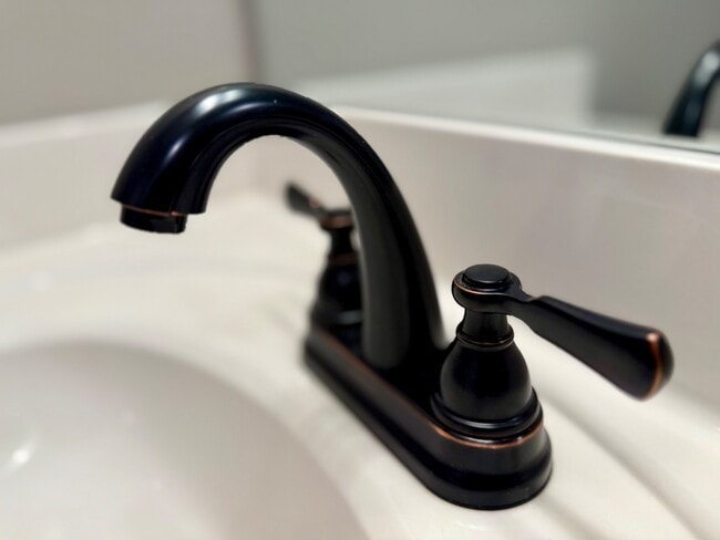 Building Photo - 4402 Parkcrest Dr