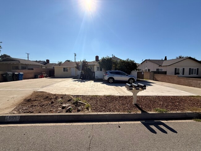 Building Photo - 556 Myrtle Ave