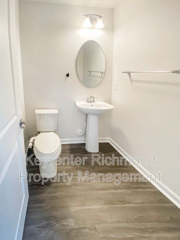 Building Photo - 16512 Thornapple Aly
