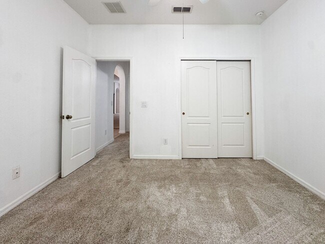 Building Photo - Pines at Lake Saunders 3 bedroom 2 bath home with double car garage