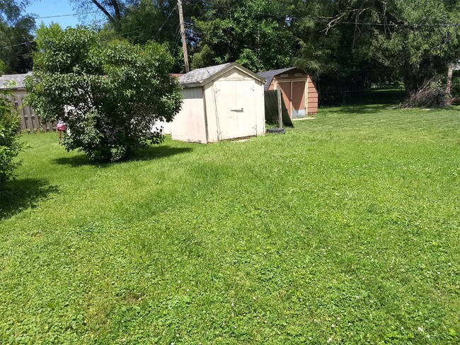 Building Photo - 1944 Elm St