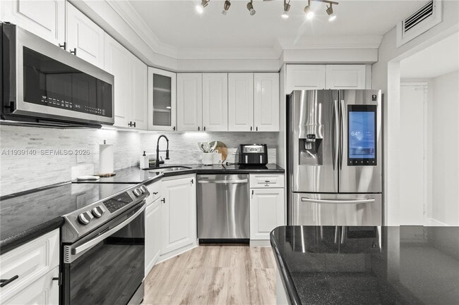 Building Photo - 9001 Jacaranda Ln