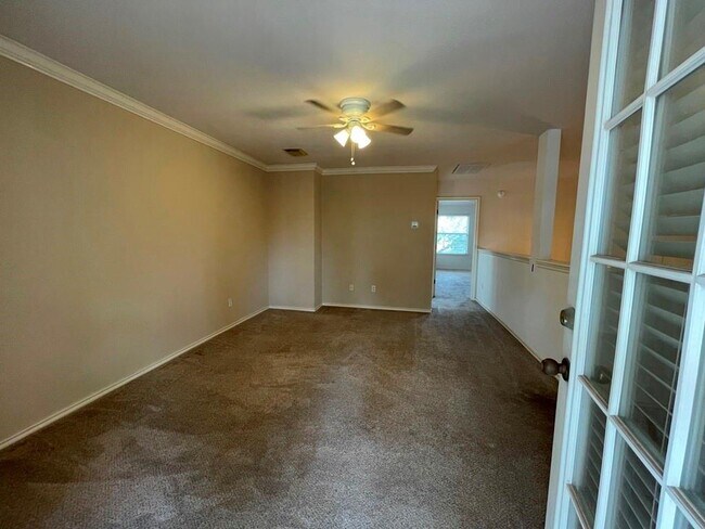 Building Photo - 1716 Rosenborough Ln S