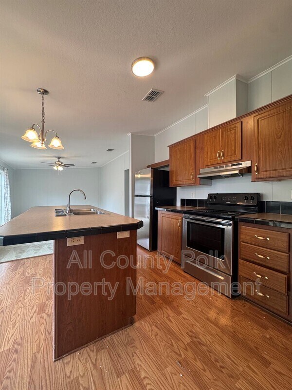 Building Photo - 913 Saddlewood Blvd