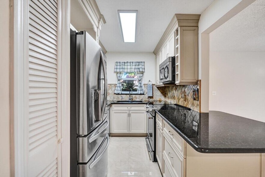 Building Photo - 1050 NW 13th St