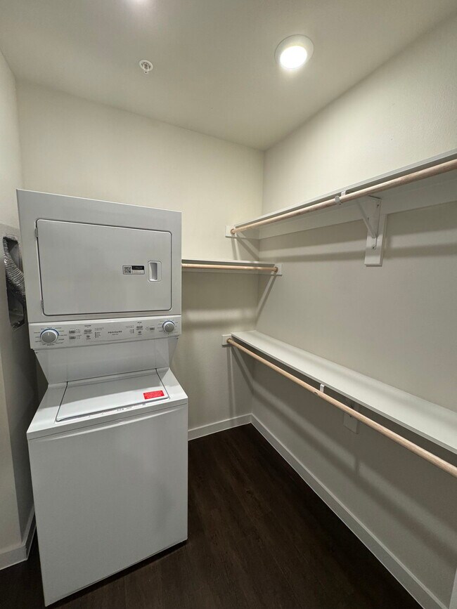 Building Photo - 455 Elevon Pkwy