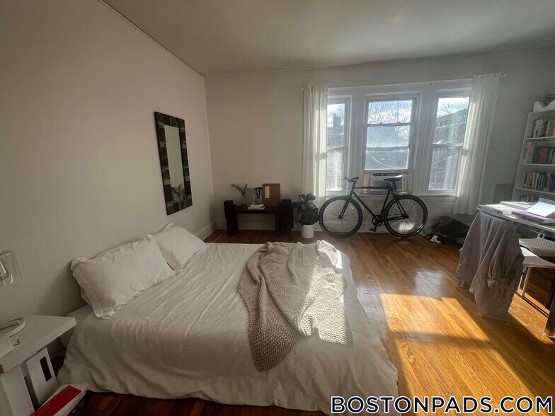 Building Photo - 44 Central St