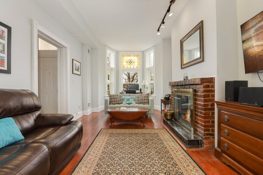 Building Photo - 704 12th St NE