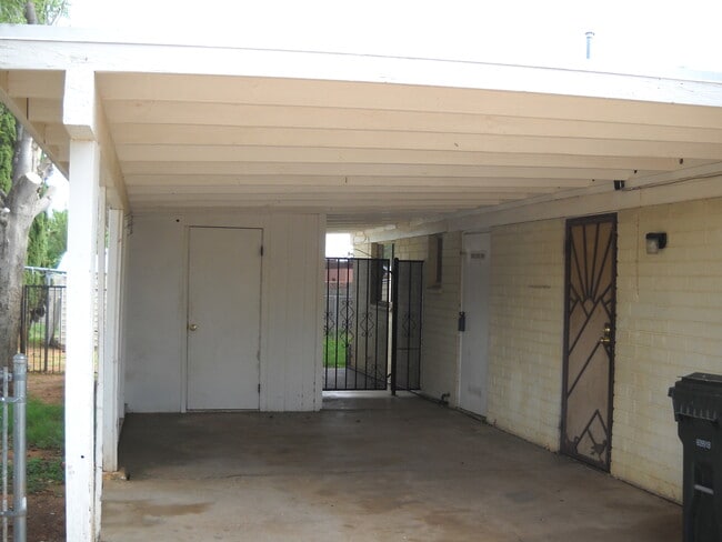 Building Photo - Cute House in Town