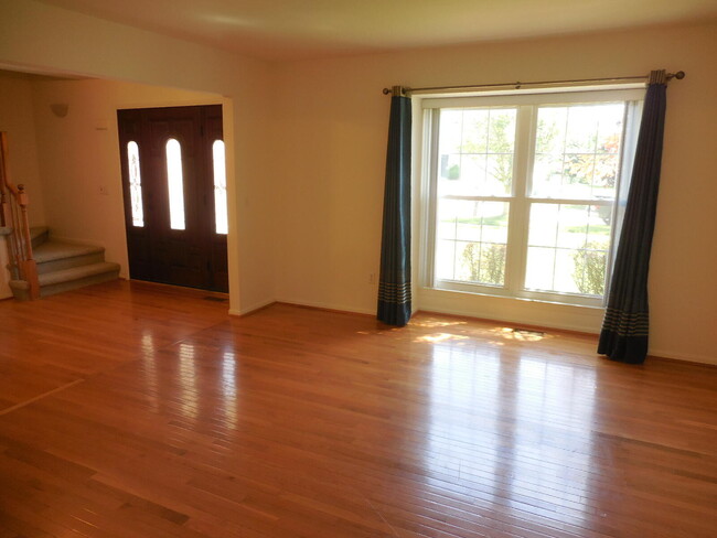 Building Photo - 3020 Gallinger Dr