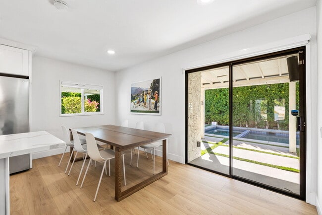 Building Photo - 1433 E Caleta Way