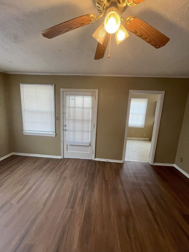 Building Photo - Relax on the Porch: Cozy 2-Bedroom Home in Talladega!!!