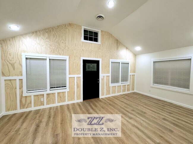 Building Photo - R76 Property