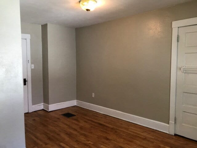 Building Photo - 3 Bedroom Home with Bonus Room - Available September 1st