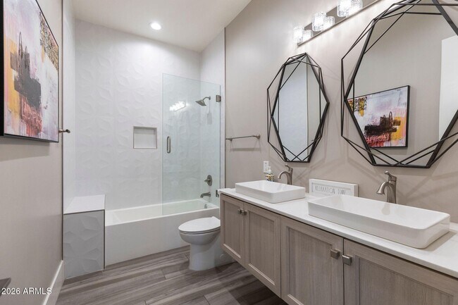 Building Photo - 2252 E South Mountain Ave