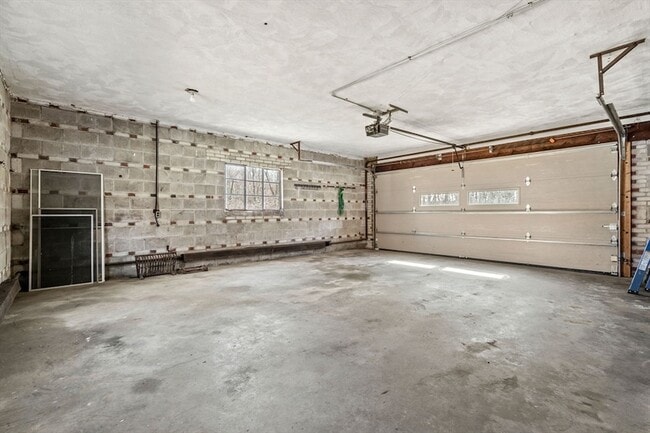 Building Photo - 115 Mill St