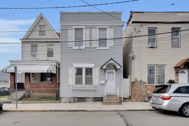 Building Photo - 3 BR 2 bath Bloomfield/Upper Lawrenceville...