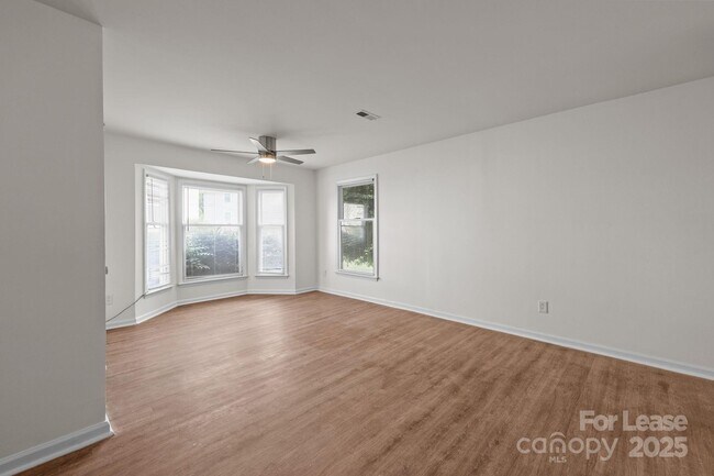 Building Photo - 6203 Rosecroft Dr