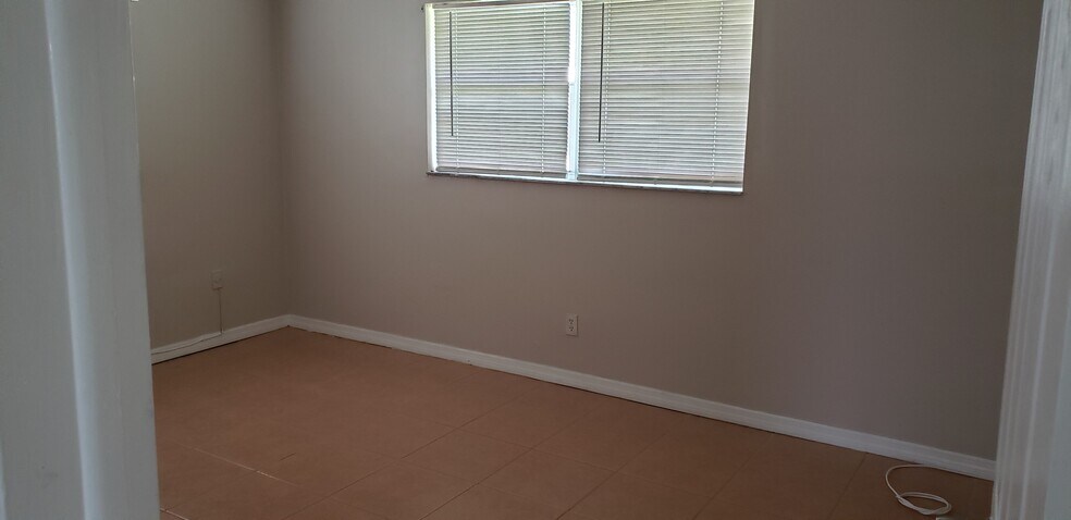 Building Photo - 5644 Pierce St