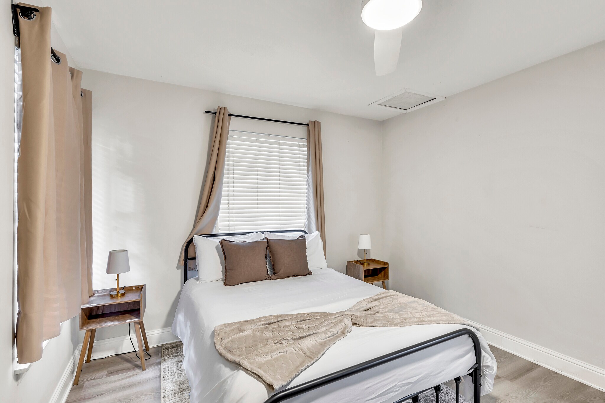 Building Photo - 4603 Lennox Dr