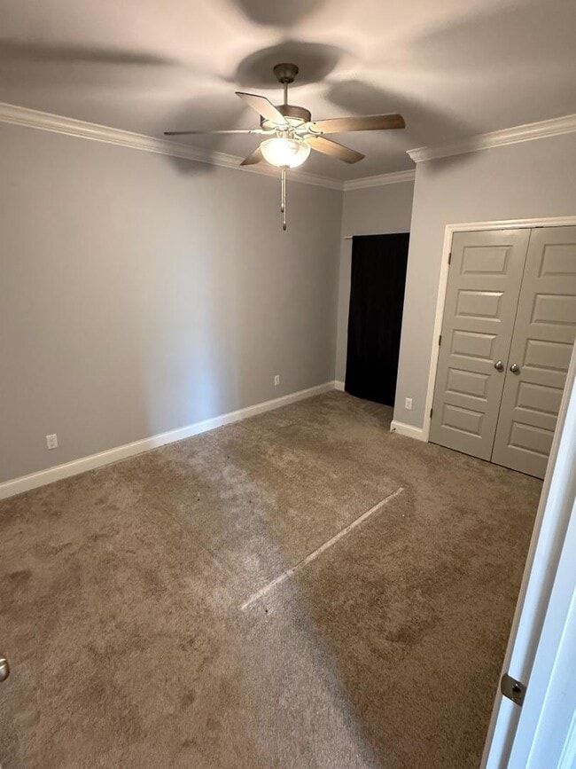 Building Photo - 345 Somers Ln