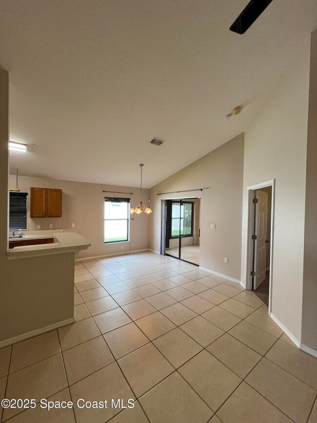 Building Photo - 2540 Alicia Ln